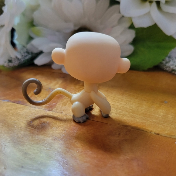 Littlest Pet Shop LPS #834 Monkey Yellow Brown Blue Eyes - Picture 4 of 12